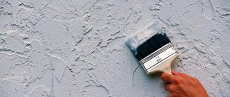 How to apply decorative plaster from tile adhesive