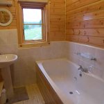 идея использования гидроизоляции деревянных стен в отделке ванной