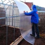 How to properly attach polycarbonate to a greenhouse