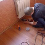 How to lay plinth on linoleum: instructions with video and expert advice