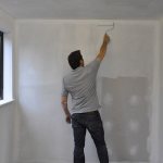 What primers are suitable for treating walls before liquid wallpaper?