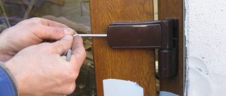 Adjusting the plastic door hinge
